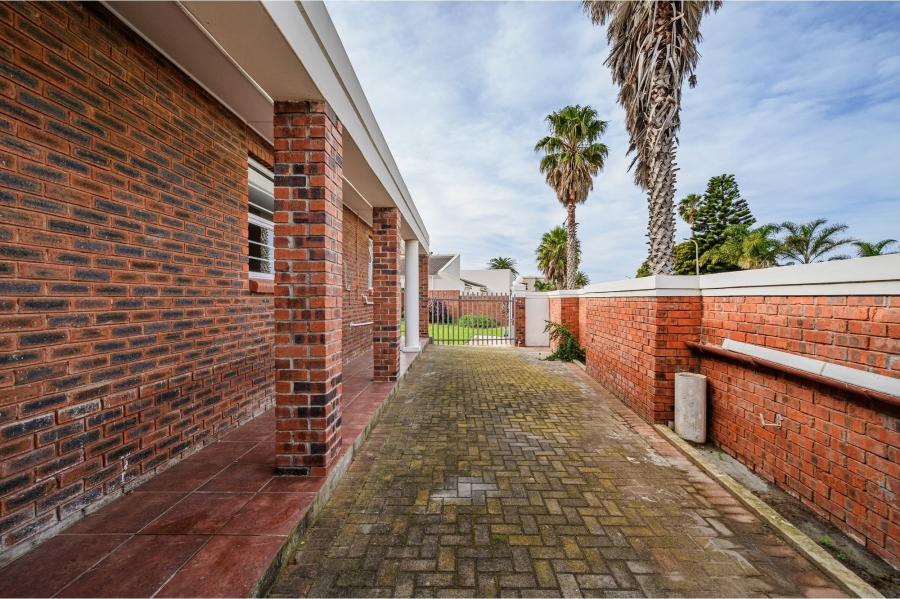 5 Bedroom Property for Sale in Summerstrand Eastern Cape